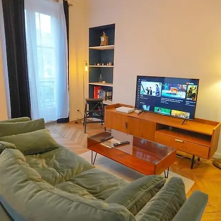 Cozy Spacious Flat@pigalle Apartment